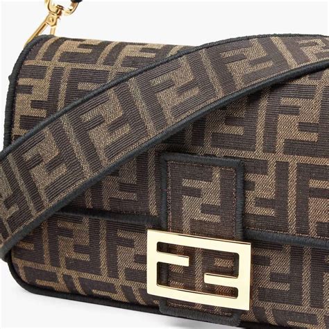 borsa baguette fendi pinterest|La borsa Baguette Fendi è l'icona versatile, che questa  .